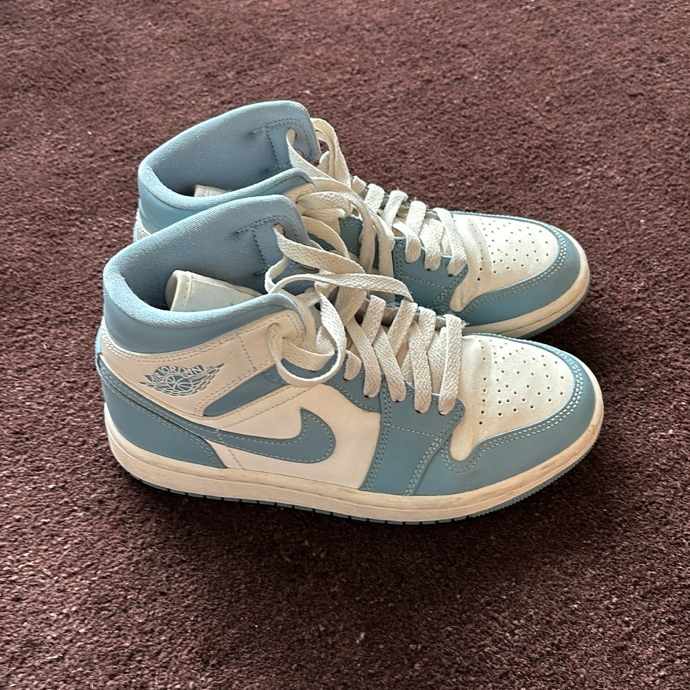 Air Jordan Mid’s